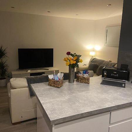 Spacious One Bedroom Ground Floor Apartment 해러게이트 외부 사진