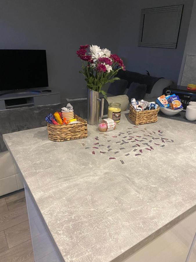 Spacious One Bedroom Ground Floor Apartment 해러게이트 외부 사진