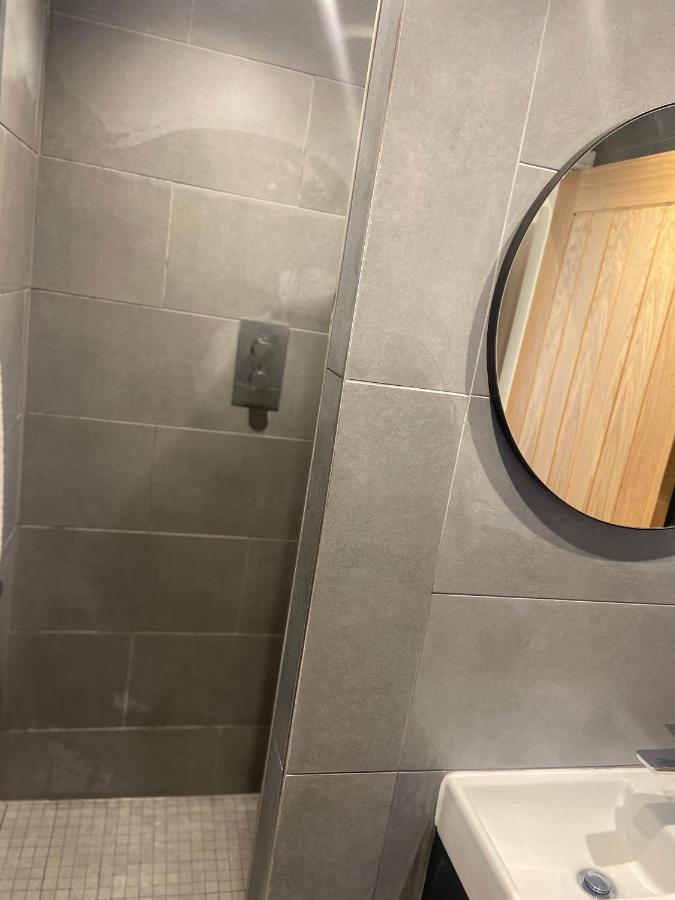 Spacious One Bedroom Ground Floor Apartment 해러게이트 외부 사진