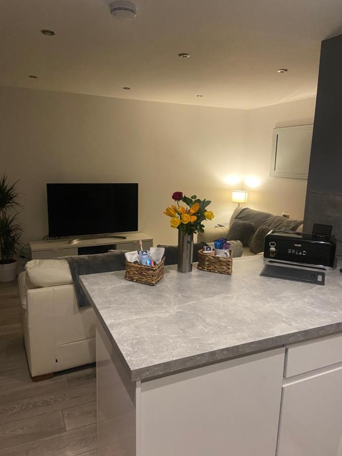 Spacious One Bedroom Ground Floor Apartment 해러게이트 외부 사진